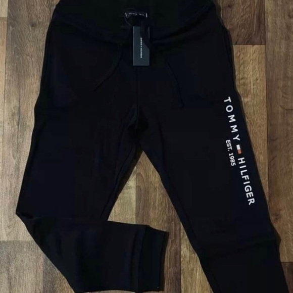 NWTS MensTommyHilfigerSweatsuitBothRetail 79$ eachReallycuteandready4newhe. - Picture 2 of 4